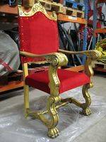 Louer un fauteuil de Père Noël pour décoration sur un stand à Lyon